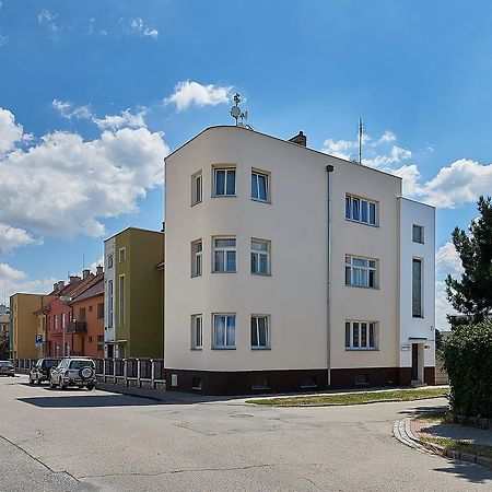 Penzion Karolinka Hotel Kromeriz Bagian luar foto
