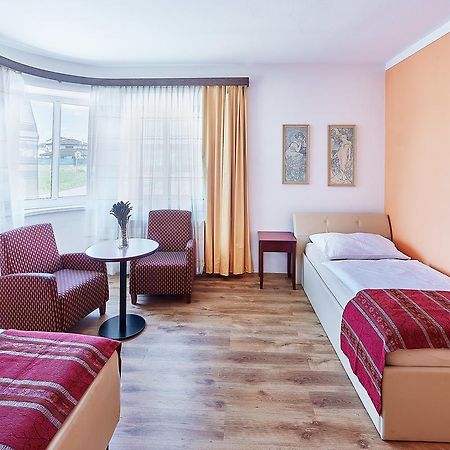 Penzion Karolinka Hotel Kromeriz Bagian luar foto