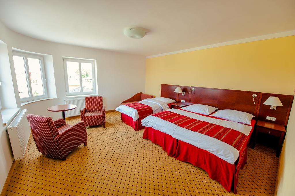 Penzion Karolinka Hotel Kromeriz Bagian luar foto