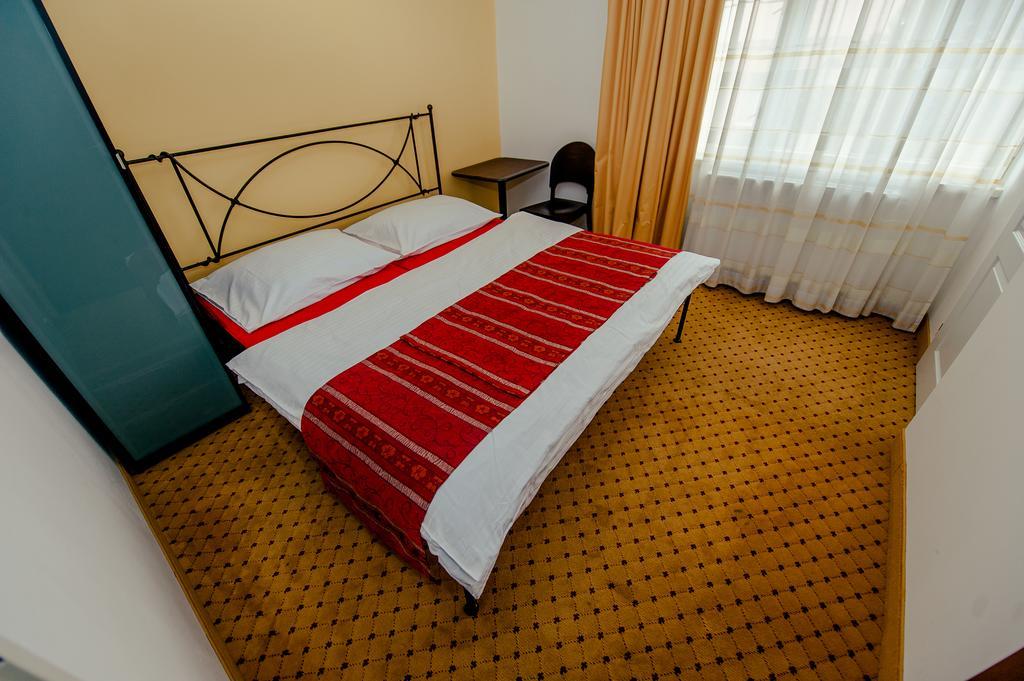 Penzion Karolinka Hotel Kromeriz Bagian luar foto