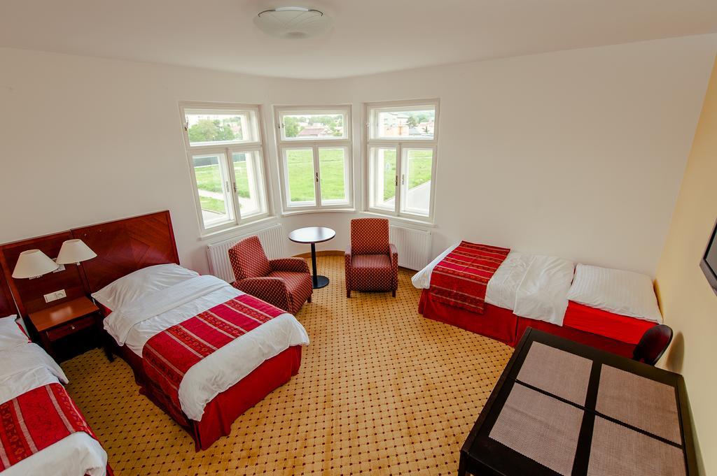 Penzion Karolinka Hotel Kromeriz Bagian luar foto
