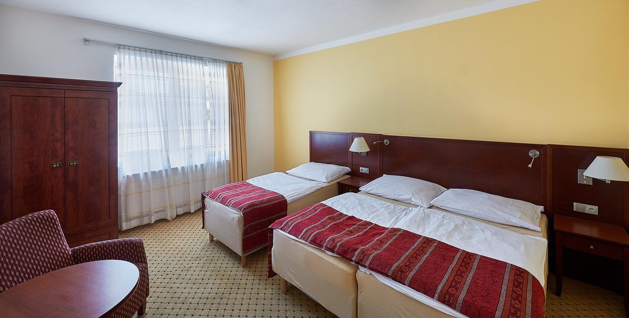 Penzion Karolinka Hotel Kromeriz Bagian luar foto